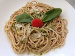 espaguetis pesto